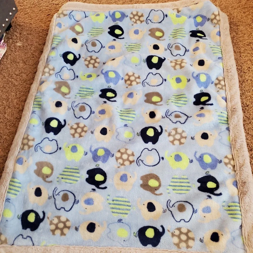 Baby Essentials Blanket Elephants Reversible Solid Blue Gray‎ Trim Fleece Lovey